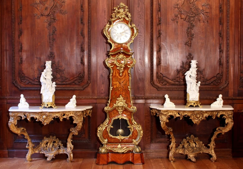 Very fine and rare pair of early Louis XV gilded consoles