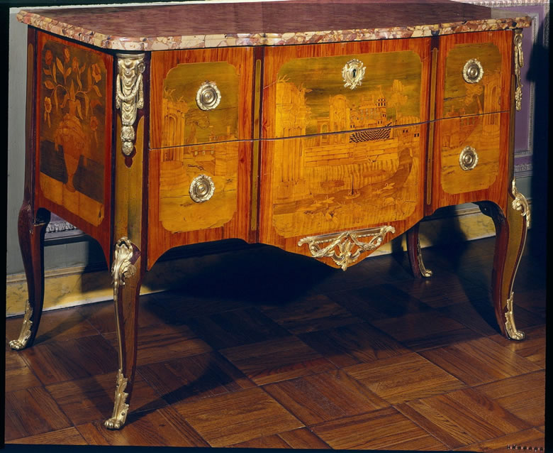 Fine Transitional marquetry commode