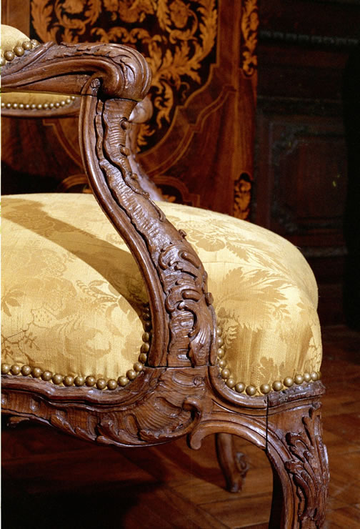  Rgence carved beechwood fauteuil