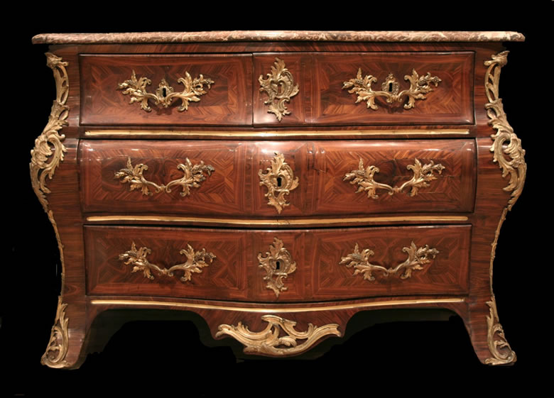 Louis XV kingwood commode en tombeau