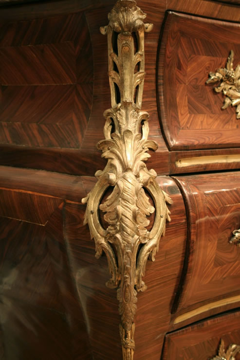 Louis XV kingwood commode en tombeau