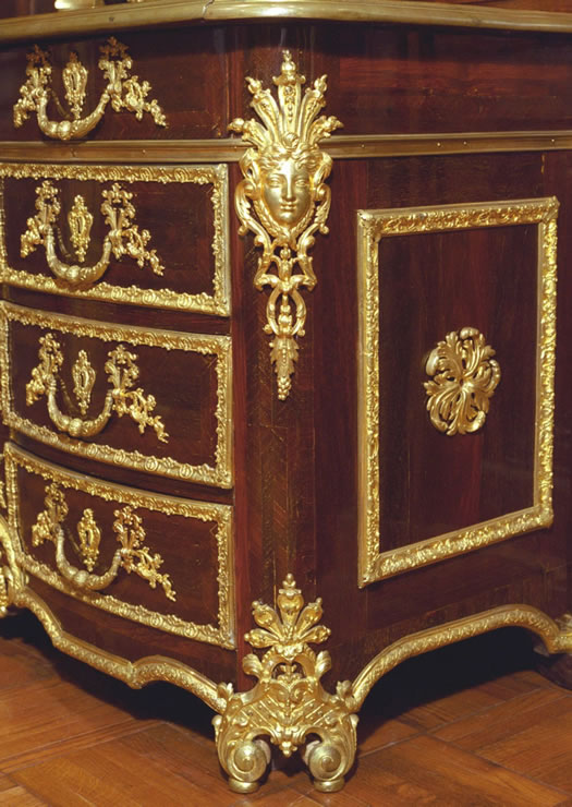 Louis XIV bois corail commode with superb bronze-dor mounts