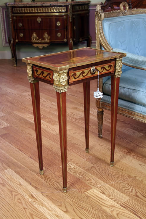 RVLC Louis XVI table