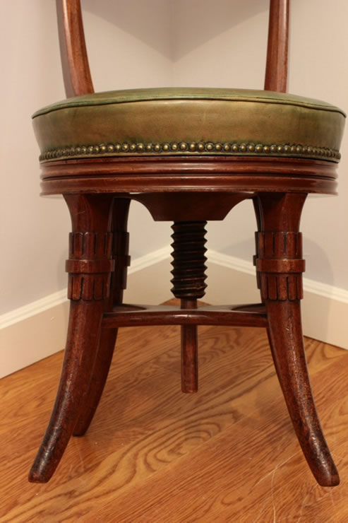 Fine Regency mahogany adjustable piano chair