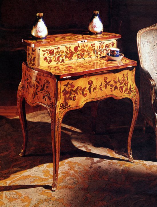 Magnificent Louis XV Table  la Bourgogne