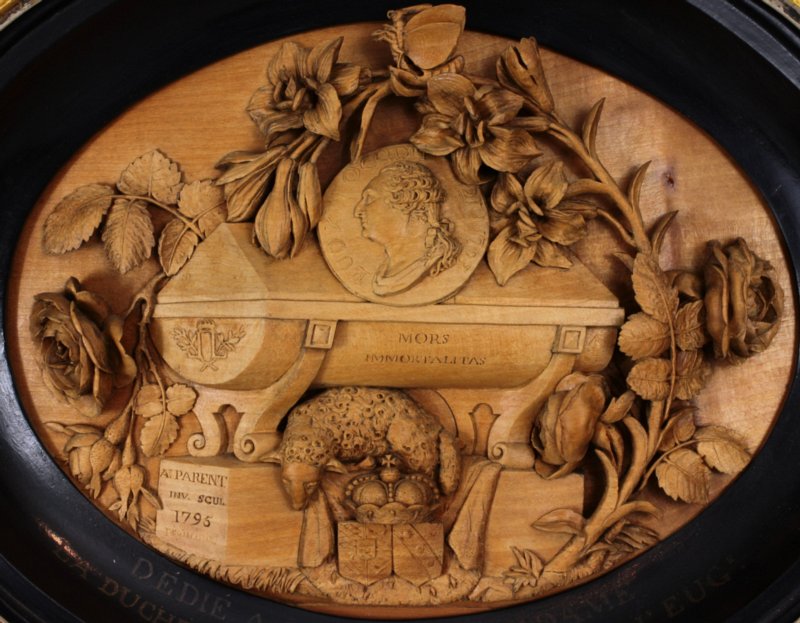 Lime wood plaque by Aubert Parent: the sarcophagus of Louis XVI