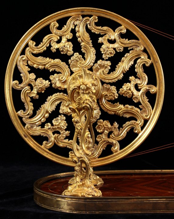 Louis XV bronze dor rouet  filer