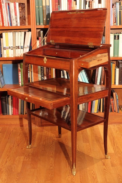 Louis XV secrtaire to use seated or standing