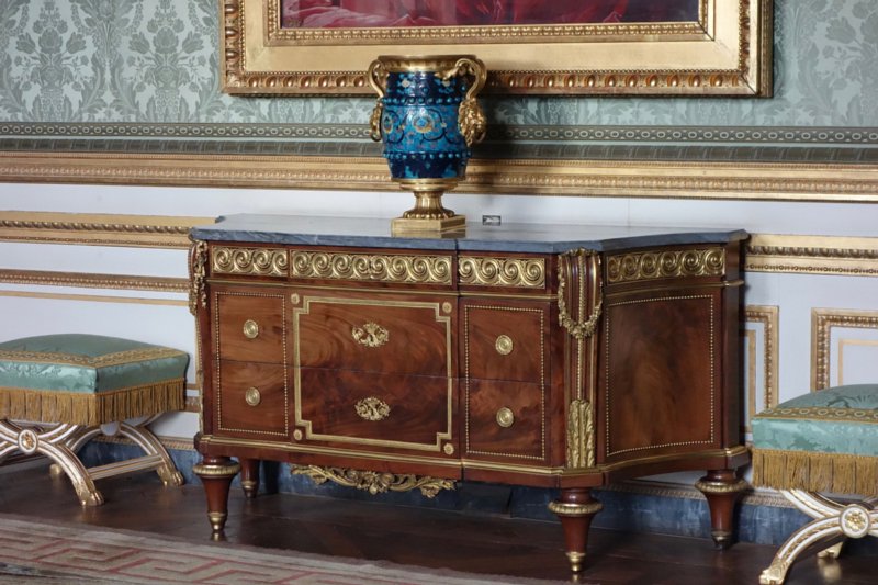 Kangxi vase in superb Louis XVI got grec ormolu mounts